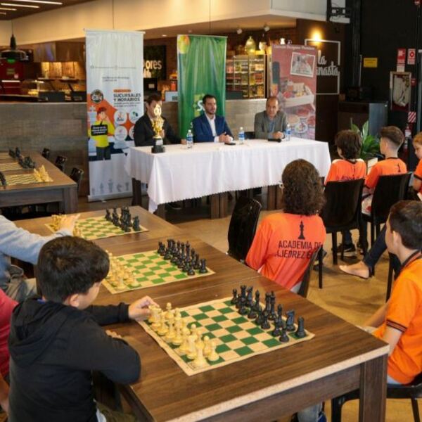 Superseis incorporó el ajedrez como propuesta innovadora para sus clientes