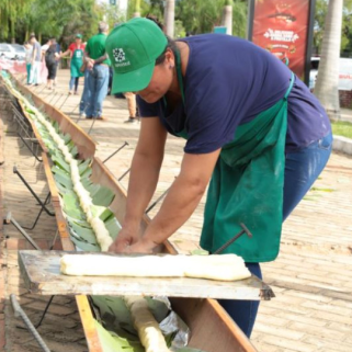 Superseis celebra la tradición con la chipa más larga del País